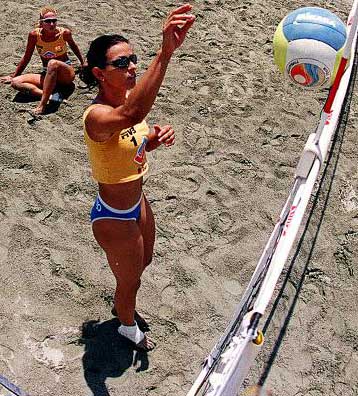 Δύο ελληνικά δίδυμα στο Παγκόσμιο μπιτς-βόλεϊ – Ξεκινούν και οι τελικοί του Πανελληνίου