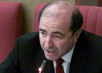 Την παραίτησή του υπέβαλε επισήμως ο Μπερεζόφσκι