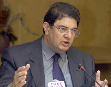 Διαξιφισμοί ΝΔ – Βερελή στη Βουλή για τις άδειες των τηλεπικοινωνιών