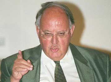 Το ιστορικό θέατρο Απόλλων της Σύρου άνοιξε και επίσημα τις πύλες του