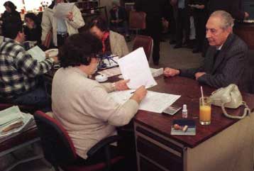 Σύνδεση αποδοτικότητας – αμοιβής των δημοσίων υπαλλήλων προωθεί το υπουργείο Εσωτερικών