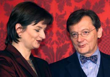 Καθυστερεί η έκθεση των τριών σοφών για τις κυρώσεις εναντίον της Αυστρίας