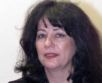 Εκκλησιάζουσες με την Αννα Βαγενά στην Επίδαυρο