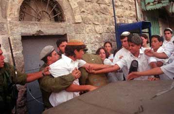 Καμία πρόοδος στις συνομιλίες του Καμπ Ντέιβιντ, δηλώνει ο Λεβί -Αιματηρές ταραχές στη Χεβρώνα