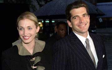 Σε στενό κύκλο το μνημόσυνο για τον ένα χρόνο από το θάνατο του Τζον Κένεντι τζούνιορ