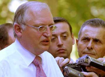 Αυστηρό μήνυμα Φερχόιγκεν προς την Αγκυρα με αιχμή την τουρκική αδιαλλαξία στο Κυπριακό