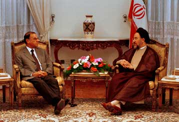 Εκκληση στον ΟΠΕΚ για συγκράτηση παραγωγής και τιμών απευθύνει το Ιράν