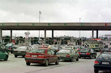 Μαζική φυγή των κατοίκων των αστικών κέντρων το Σαββατοκύριακο