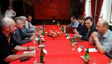 Κοινό μέτωπο κατά του Μιλόσεβιτς σχηματίζουν Μαυροβούνιο και σερβική αντιπολίτευση