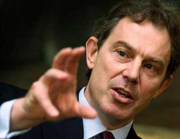 Ο οικονομικός θρίαμβος του Μπλερ ξεσηκώνει την αντιπολίτευση και το βρετανικό Τύπο