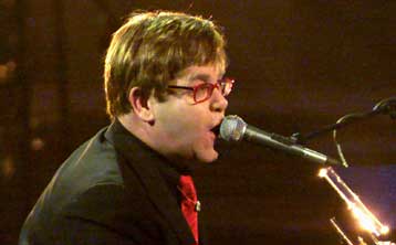 Επιστροφή στις ρίζες για τον Ελτον Τζον