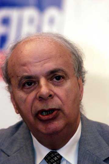 Κληρώνει την Κυριακή, εν μέσω διαμαρτυριών και πανηγυρισμών