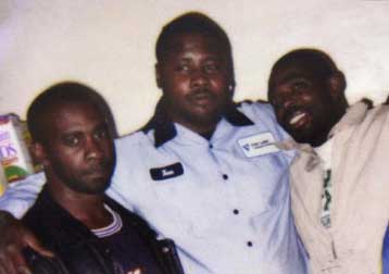 Εκκλήσεις για ψυχραμία στη Φιλαδέλφεια μετά τον ξυλοδαρμό μαύρου υπόπτου από αστυνομικούς