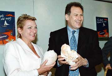 Περισσότερα από 500 εκατ. δραχμές στις νομαρχίες για τον καθαρισμό των ακτών