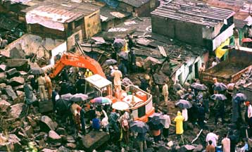 Τουλάχιστον 60 νεκροί από καταρρακτώδεις βροχές στη Βομβάη