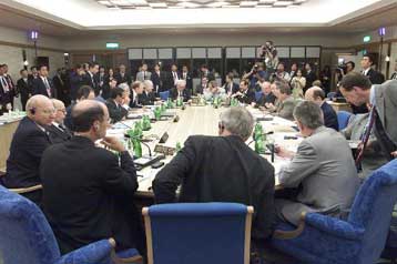 Η G8 καταδικάζει το καθεστώς του Βελιγραδίου αλλά όχι τον Μιλόσεβιτς