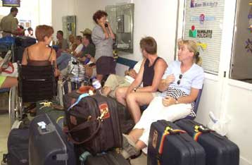 Συστάσεις του Φόρεϊν Οφις προς τους Βρετανούς τουρίστες για τρομοκρατία και φωτιές