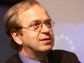 Η Κομισιόν πιέζει για απελευθέρωση των τοπικών δικτύων τηλεπικοινωνιών στην ΕΕ