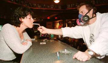 Αποζημίωση ύψους 70 τρισ. δραχμών ζητούν καπνιστές από αμερικανικές καπνοβιομηχανίες