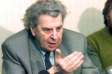 Το τραγούδι του νεκρού αδερφού του Μίκη στο Λυκαβηττό