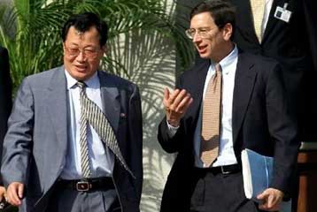 Με πολλές προσδοκίες άρχισαν οι συνομιλίες ΗΠΑ – Β.Κορέας για τα πυρηνικά