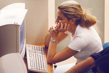 Μικρή ανάκαμψη 0,06% τη Δευτέρα στη Σοφοκλέους