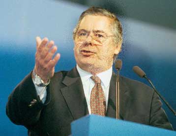 Παρέμβαση εισαγγελέα για τις πυρκαγιές ζητά ο Μιλτιάδης Εβερτ