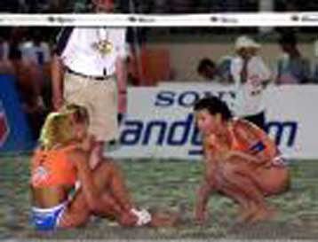 Αδοξα στη δεύτερη θέση οι Σφυρή – Καραντάσιου στον τελικό μπιτς-βόλεϊ στο Ξυλόκαστρο