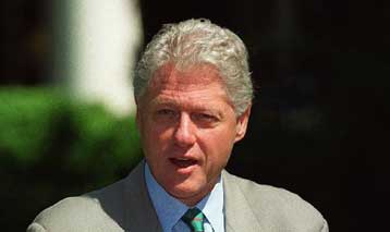 Αγνοεί τα προβλήματα και μεταβαίνει στο Καμπ Ντέιβιντ ο Μπαράκ