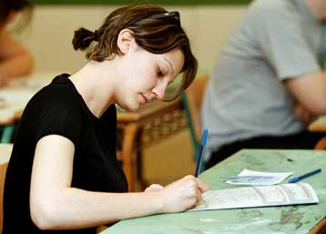 Τελευταία στις εκπαιδευτικές δαπάνες η Ελλάδα, σύμφωνα με τον ΟΟΣΑ