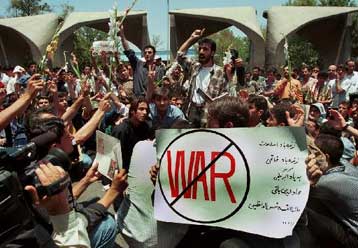 Συγκρούσεις φοιτητών – αστυνομίας στην Τεχεράνη