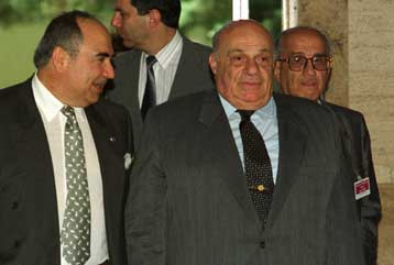 Πρόταση για συνομοσπονδία κατέθεσε ο Ντενκτάς στις συνομιλίες για το Κυπριακό