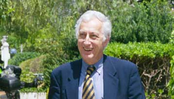 Οι ταυτότητες δεν είναι η πραγματική αιτία της κρίσης, δηλώνει ο Μ.Σταθόπουλος