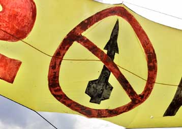 Ακτιβιστές της Greenpeace εισέβαλαν στο χώρο δοκιμών για την αντιπυραυλική ασπίδα