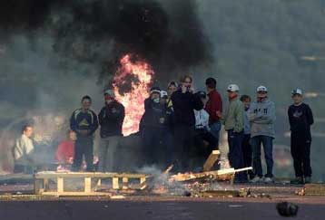 Φόβοι για επέκταση των ταραχών μετά την απαγόρευση νέας πορείας των προτεσταντών στη Β.Ιρλανδία