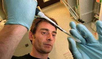 Ετοιμάζεται νέο εμβόλιο για το AIDS – Προφυλακτικά σε κυανόκρανους διανέμει ο ΟΗΕ