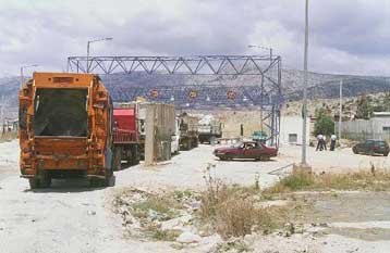 Επανεξετάζουν τη στάση τους οι εργαζόμενοι στη χωματερή Ανω Λιοσίων