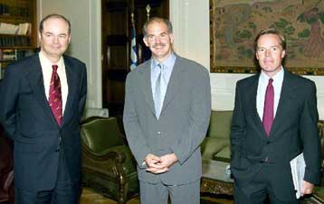 Κυπριακό και Βαλκάνια στο επίκεντρο των συζητήσεων Παπανδρέου – Ντόμπινς