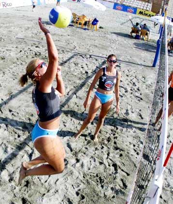 Ξεκίνησε, εν μέσω καύσωνα, το Παγκόσμιο Challenger μπιτς-βόλεϊ