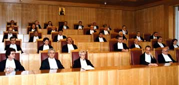 Στο ΣτΕ για τις ταυτότητες προσέφυγαν πανεπιστημιακοί