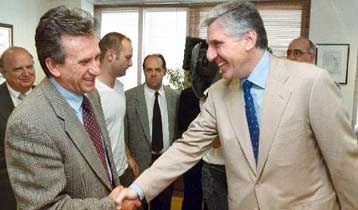 Περικοπές στα κονδύλια των υπουργείων το 2001