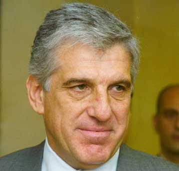 Σύσκεψη στο ΥΠΕΘΟ με θέμα τον προϋπολογισμό του 2001