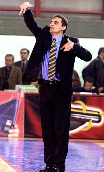 Ο Αργύρης Πεδουλάκης συνεχίζει στο Περιστέρι