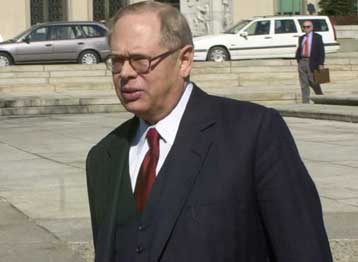 Κορυφαίο δικηγόρο προσέλαβε η Microsoft για τη συνέχιση του δικαστικού της αγώνα