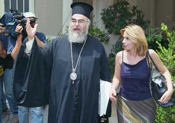 Βολές Χρυσοστόμου κατά Αρχιεπισκόπου – Δεν θα παραστεί ο Κ.Σημίτης στη δεξίωση του Ν.Μπερνς