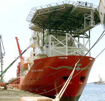 Aρχισαν οι εργασίες άντλησης πετρελαίου από το ναυάγιο του Ερικα