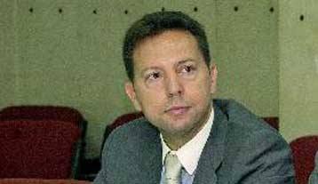 Ο Γιάννης Στουρνάρας επικεφαλής της Εμπορικής Τράπεζας