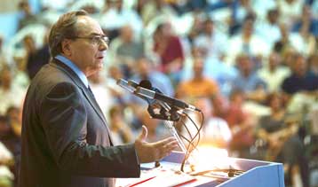 Επανεξελέγη στην ηγεσία του ΣΥΝ ο Ν.Κωνσταντόπουλος, απορρίπτοντας συνεργασία με το ΠΑΣΟΚ