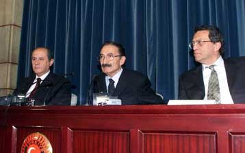 Υπέρ της υπουργοποίησης του Γιλμάζ τάσσεται τώρα ο Μπαχτσελί