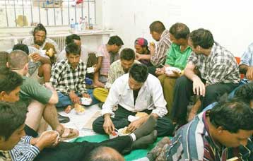 Τριάντα ακόμα λαθρομετανάστες στα χέρια της αστυνομίας